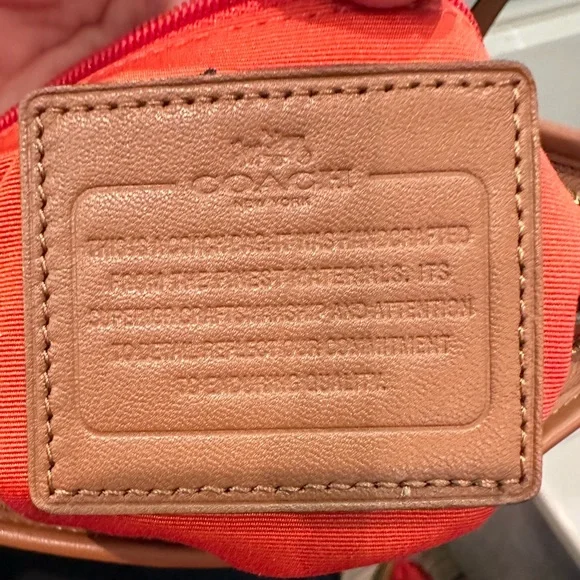 Coach EUC pebble leather crossbody purse. - Picture 4 of 4